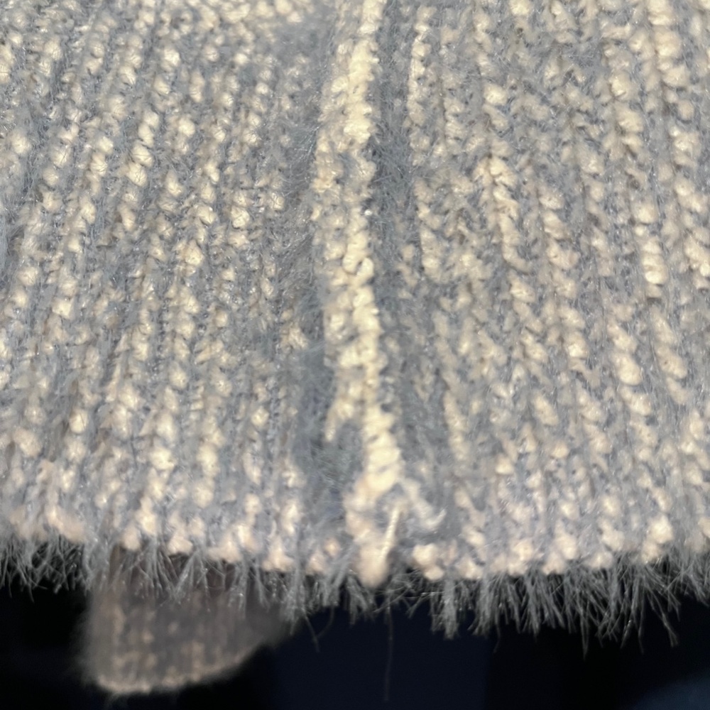 sweater - Picture 7 of 9